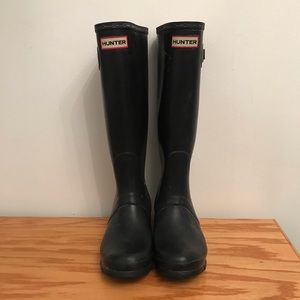Tall Hunter rain boots - black size 7